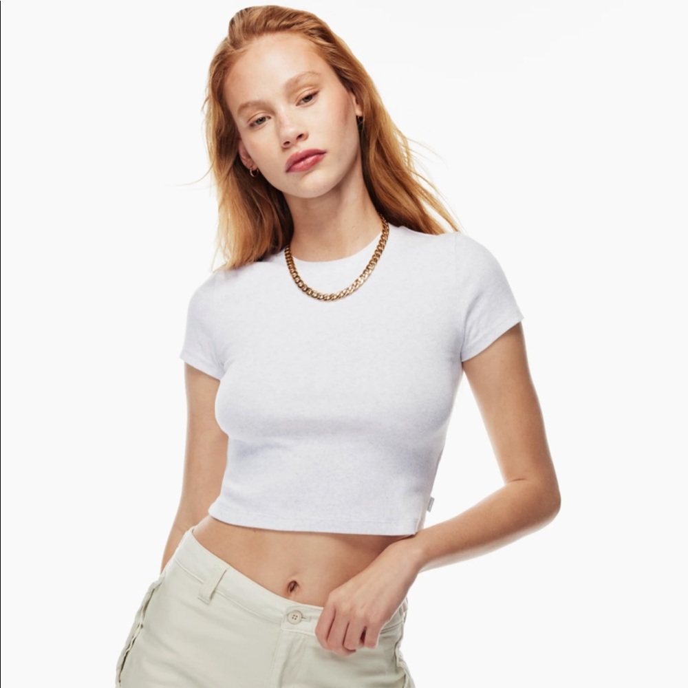 TNA RIBBED CROPPED TEE